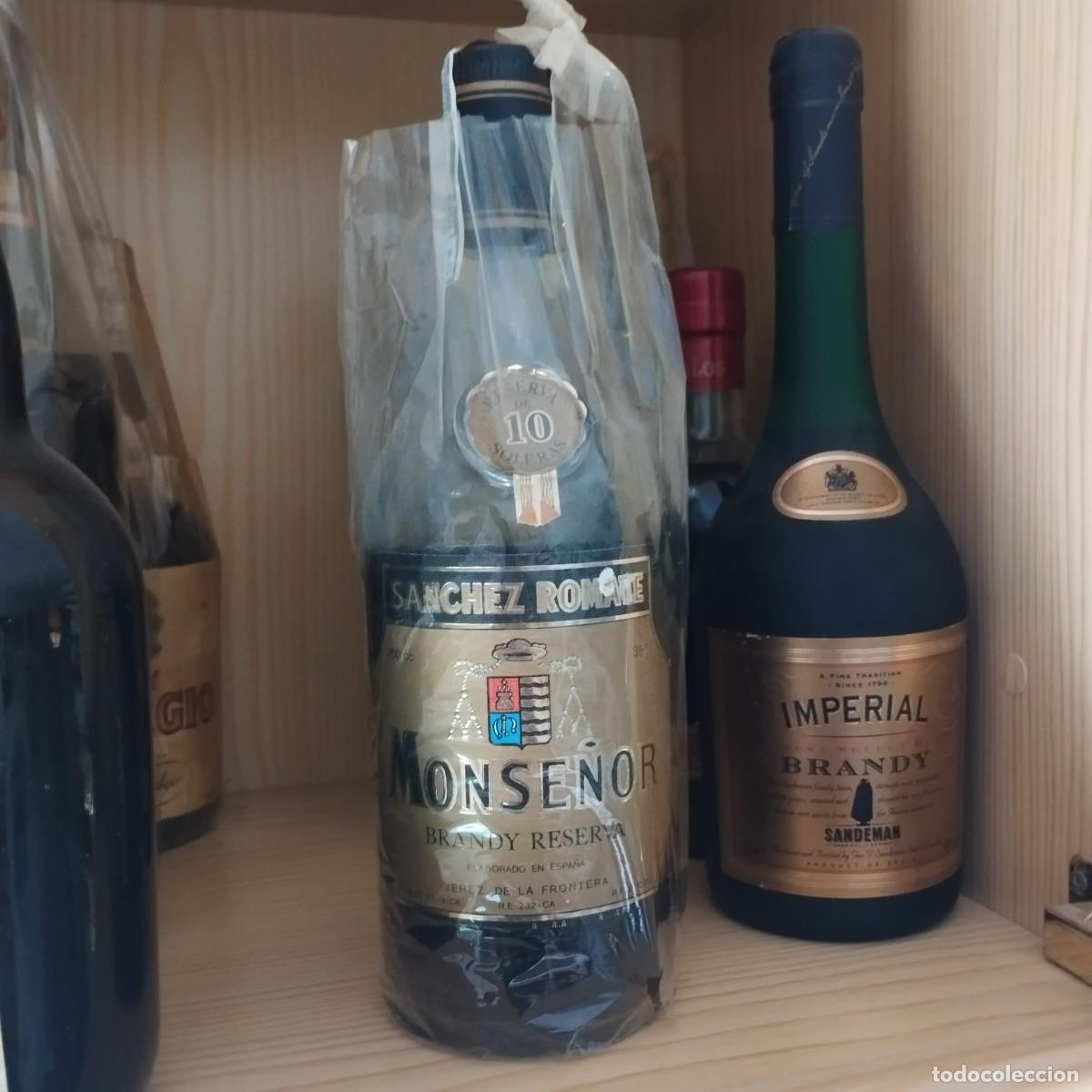 Coleccionismo de vinos y licores: Brandy de Jerez Monse&ntilde;or Reserva Sanchez Romate (lleno y precintado)