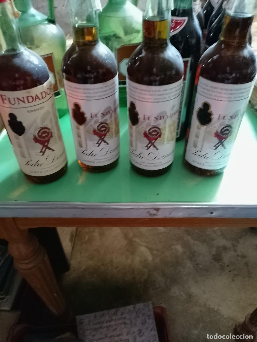 Coleccionismo de vinos y licores: Botella antigua Brandy Fundador a&ntilde;os 70 sello 4 ptas.