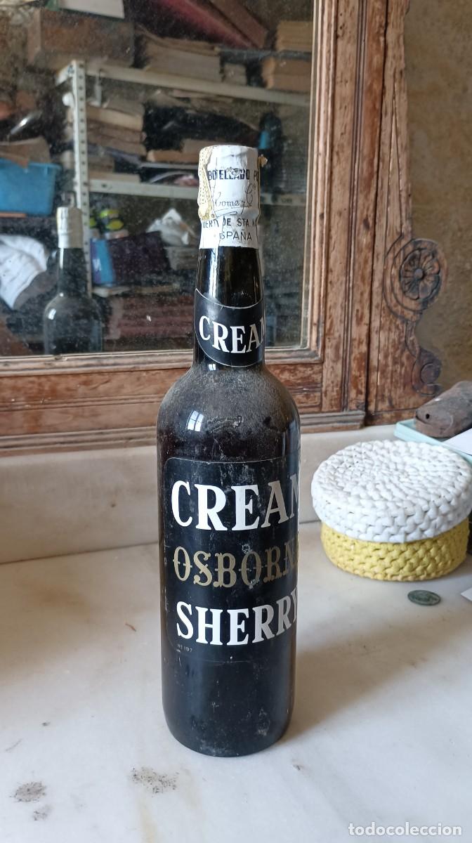Collection of wines and liquors: Antigua botella vino Osborne jerez cream