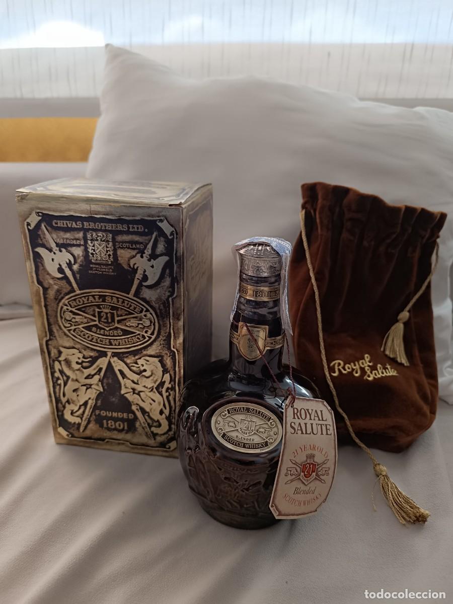 Sammlung von Weinen und Lik&ouml;ren: CHIVAS ROYAL SALUTE (21 YEAR OLD)- A&Ntilde;OS 70 &ndash; PRECINTO ORIGINAL