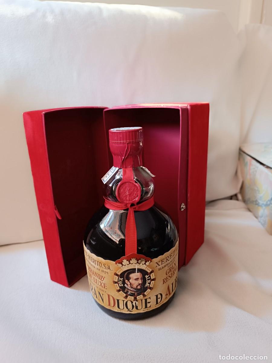 Coleccionismo de vinos y licores: BOTELLA BRANDY GRAN RESERVA GRAN DUQUE DE ALBA &ndash; A&Ntilde;OS 70. TIMBRE Y PRECINTO. CON CAJA