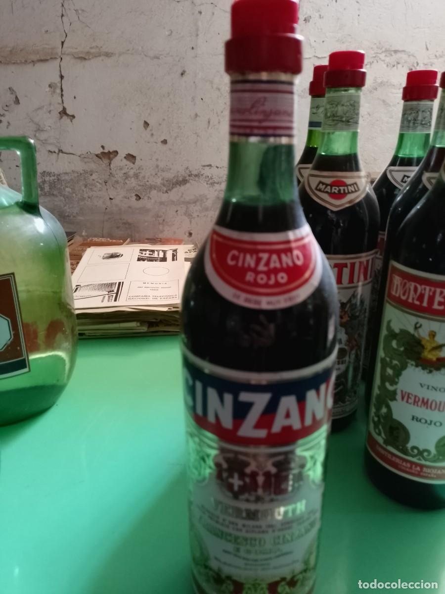 Sammlung von Weinen und Lik&ouml;ren: Antigua botella Vermouth rojo Cinzano a&ntilde;os 70