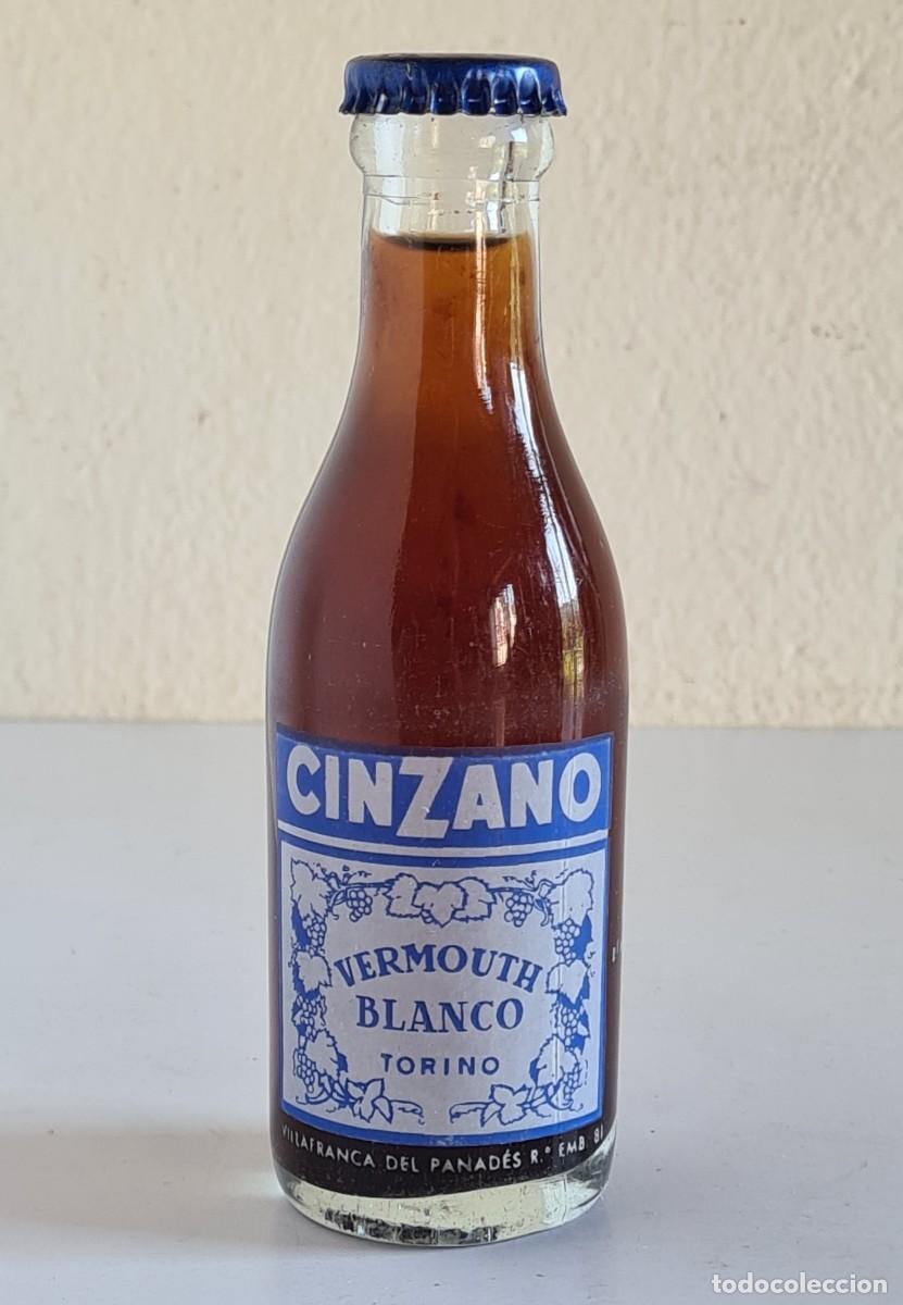 Sammlung von Weinen und Lik&ouml;ren: Botell&iacute;n Cinzano Vermouth Blanco Torino Villafranca Panad&eacute;s Tap&oacute;n Corona Azul Vilafranca Pened&egrave;s