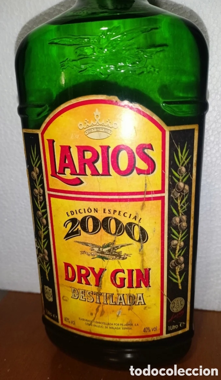 Coleccionismo de vinos y licores: Botella larios 2000 con expositor - Foto 3