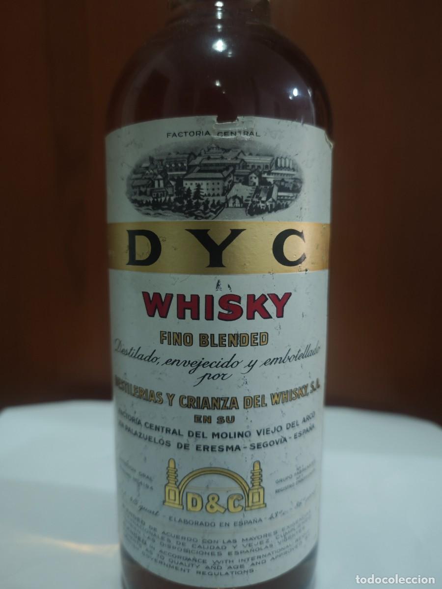 Coleccionismo de vinos y licores: Botella whisky D Y C 8ptas - Foto 2