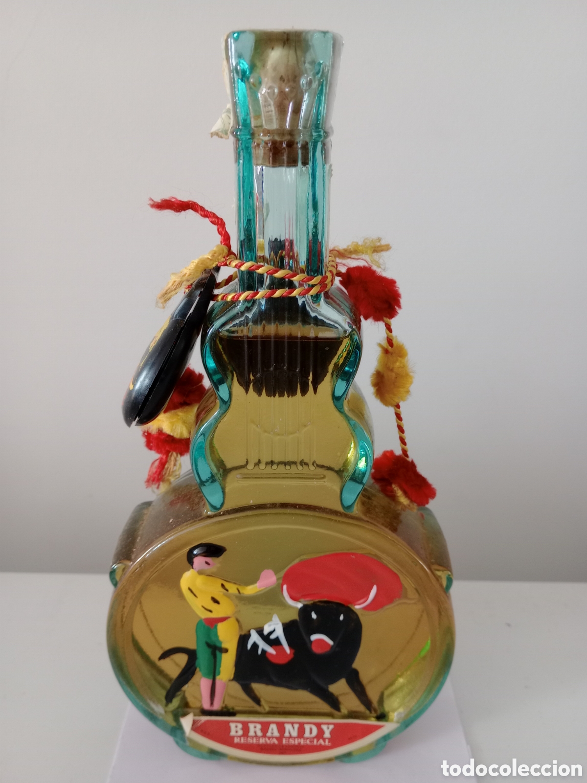 Coleccionismo de vinos y licores: Botella de brandy con forma de guitarra - Foto 1