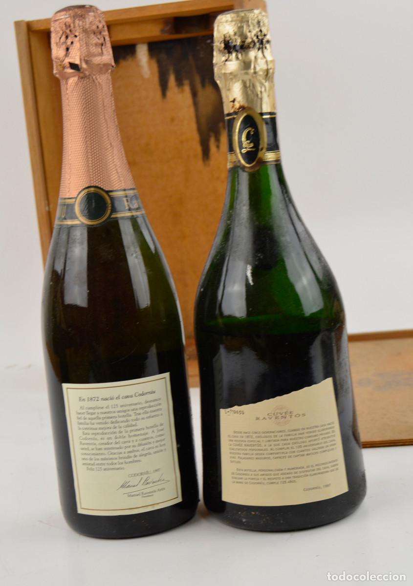 Coleccionismo de vinos y licores: 2 botellas de cava Codorniu, en caja de madera. - Foto 4