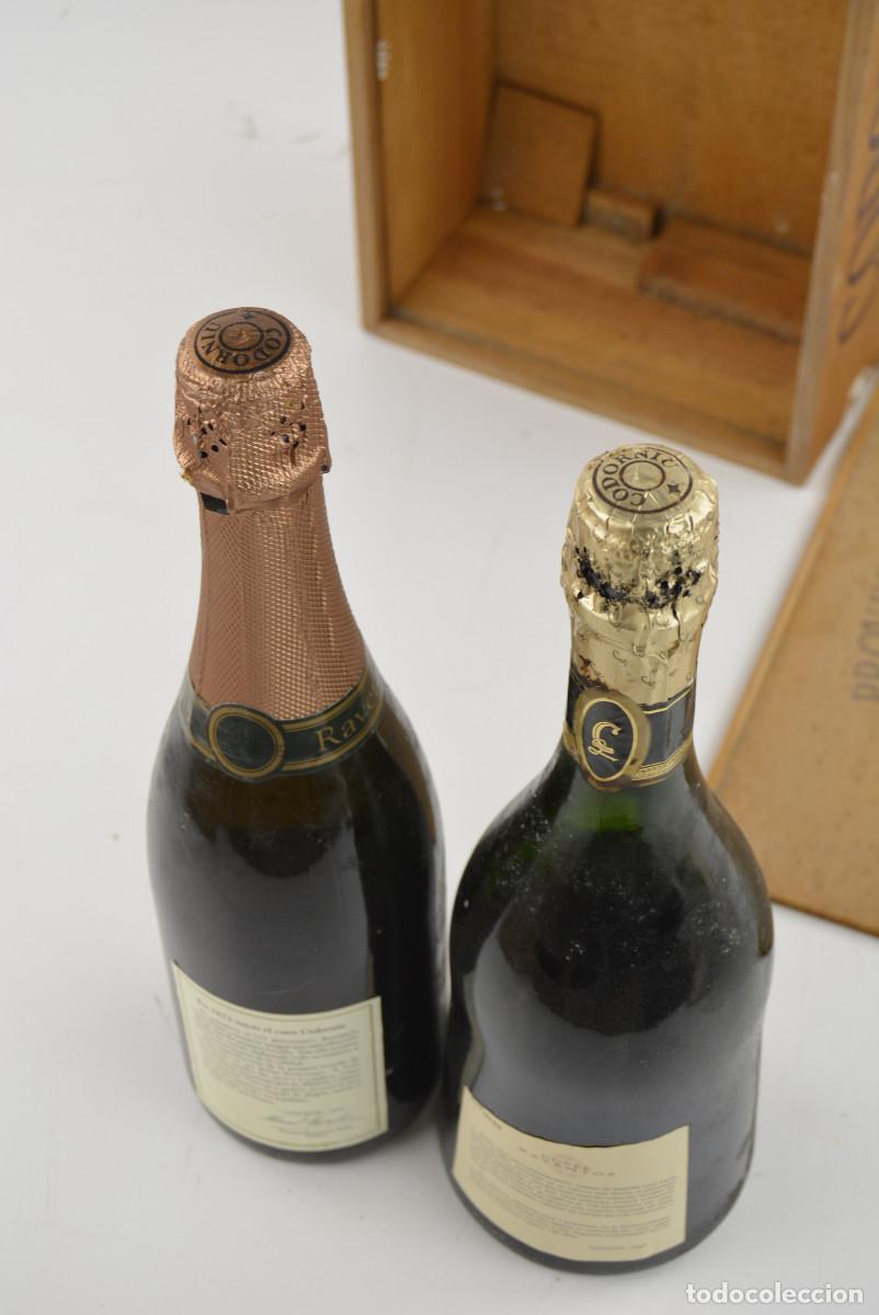 Coleccionismo de vinos y licores: 2 botellas de cava Codorniu, en caja de madera. - Foto 5