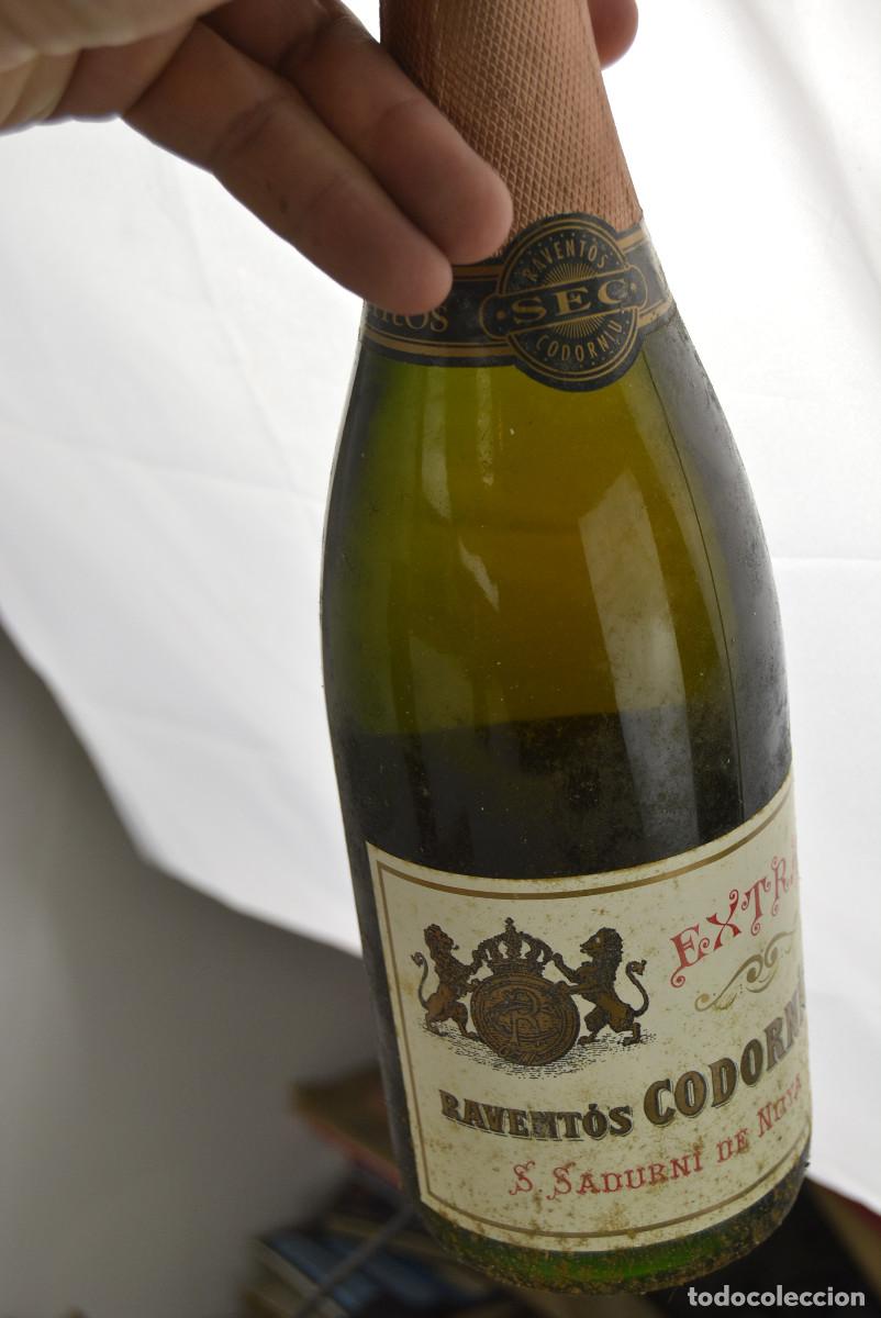 Coleccionismo de vinos y licores: 2 botellas de cava Codorniu, en caja de madera. - Foto 7