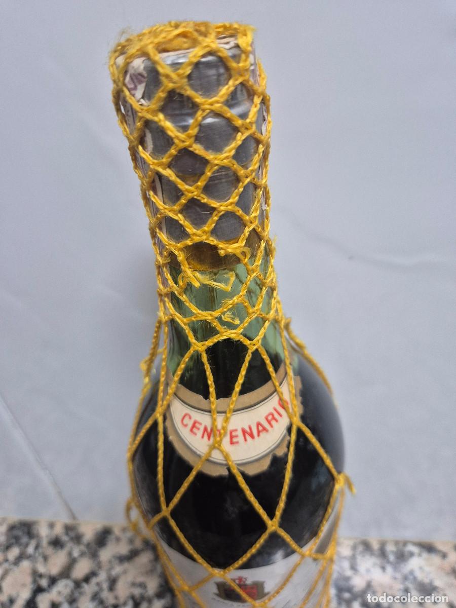 Coleccionismo de vinos y licores: ANTIGUA BOTELLA BRANDY CENTENARIO TERRY. - Foto 3