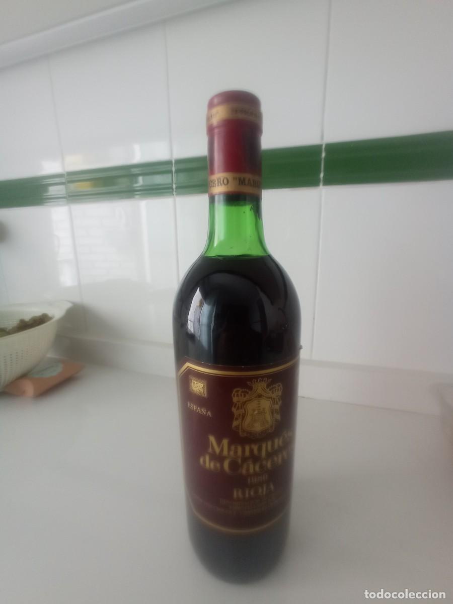 Collection of wines and liquors: Antigua botella de vino tinto de Rioja Marques de C&aacute;ceres Crianza 1980 llena y cerrada