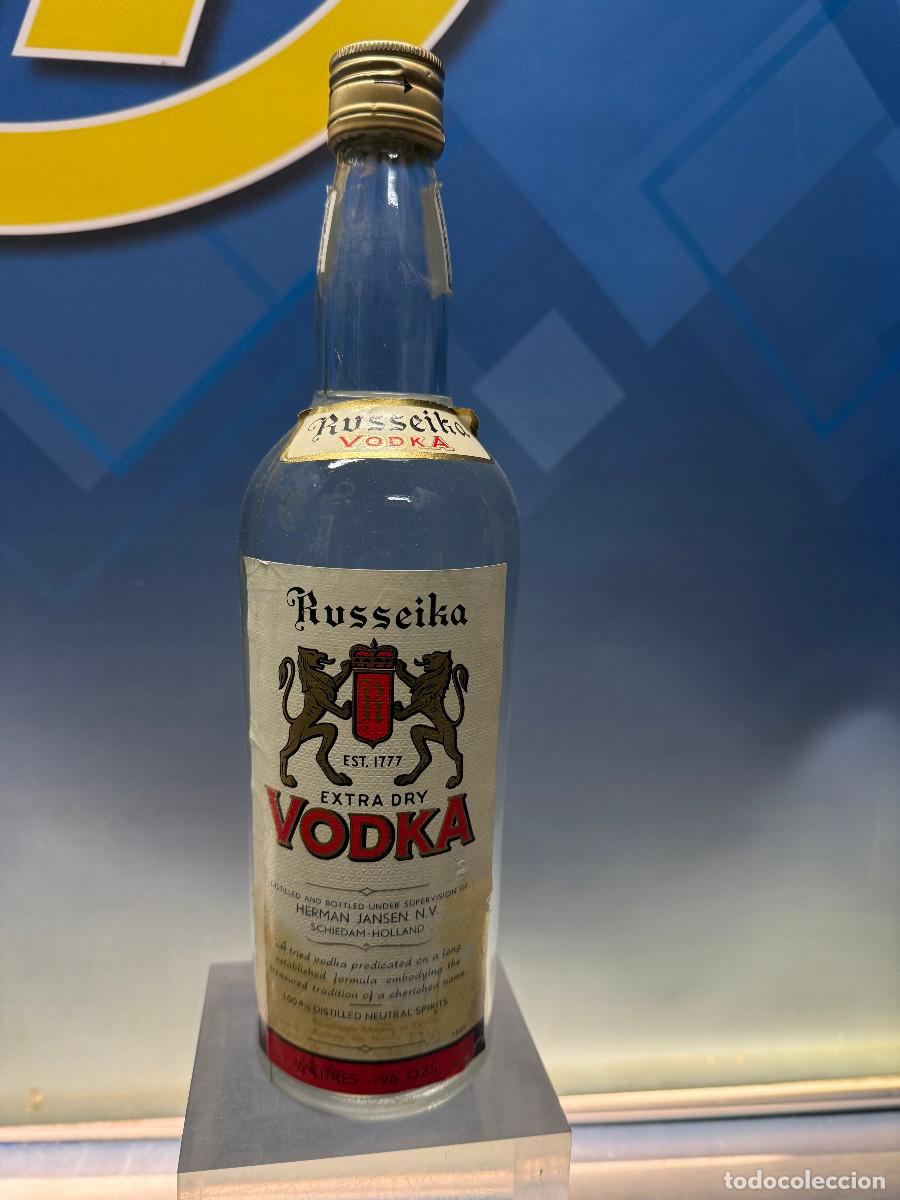 Sammlung von Weinen und Lik&ouml;ren: Botella Vodka Russeika, Extra Dry
