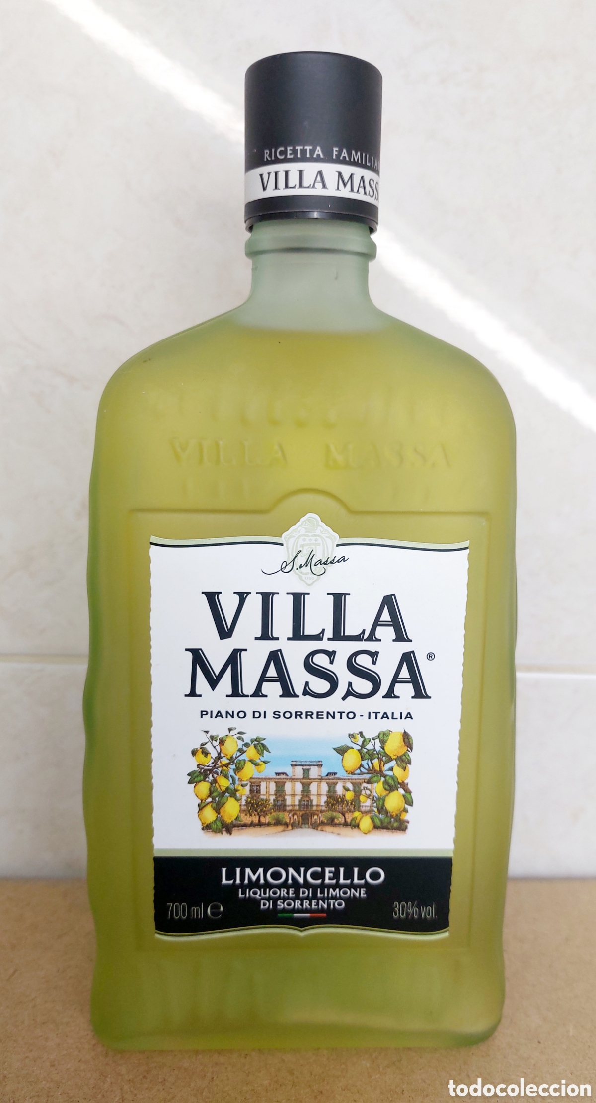 Collection of wines and liquors: BOTELLA PRECINTADA LIMONCELLO VILLA MASSA