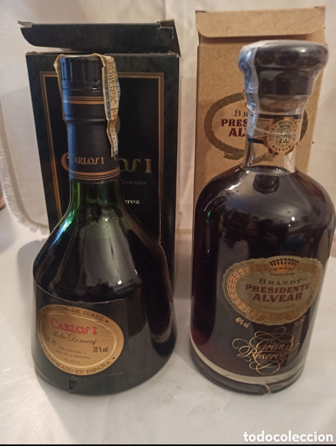 Collection of wines and liquors: Lote de 2 botellas de licor