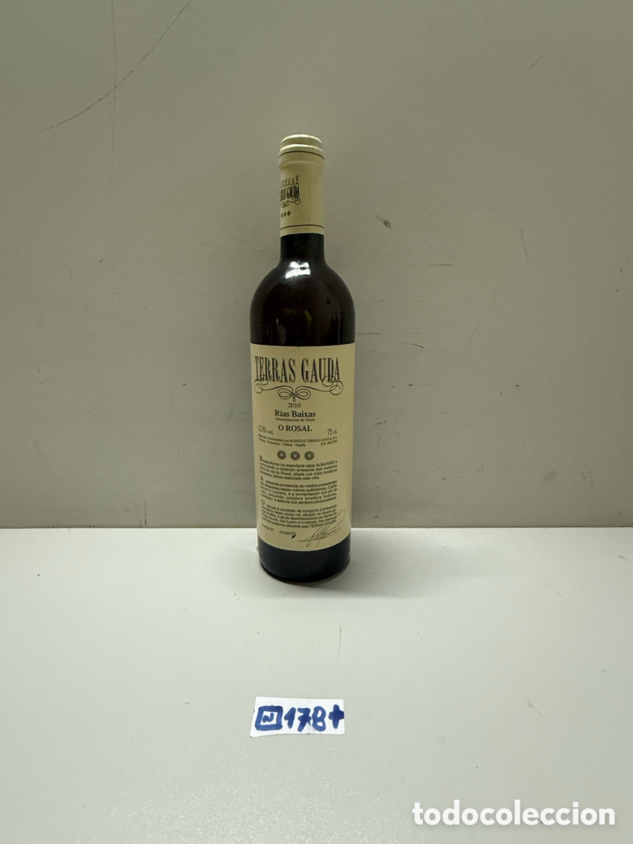 Coleccionismo de vinos y licores: Botella de vino Terras Gauda 2010 - Foto 1