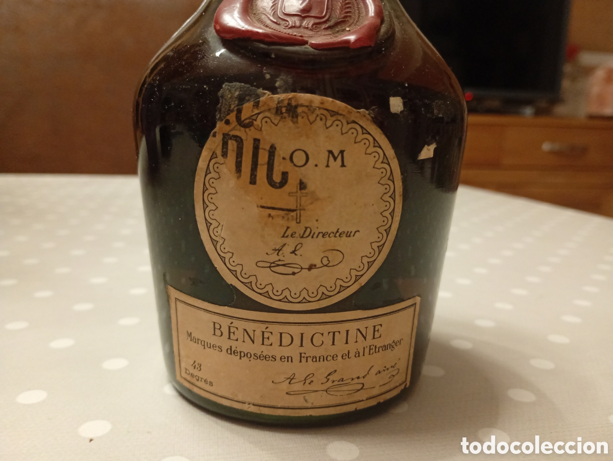 Coleccionismo de vinos y licores: Botella licor DOM Benedictine. Abbatiae Fiscanensis. Elaborado en Pasajes. 80 c&eacute;ntiomos. A&ntilde;os 50/60