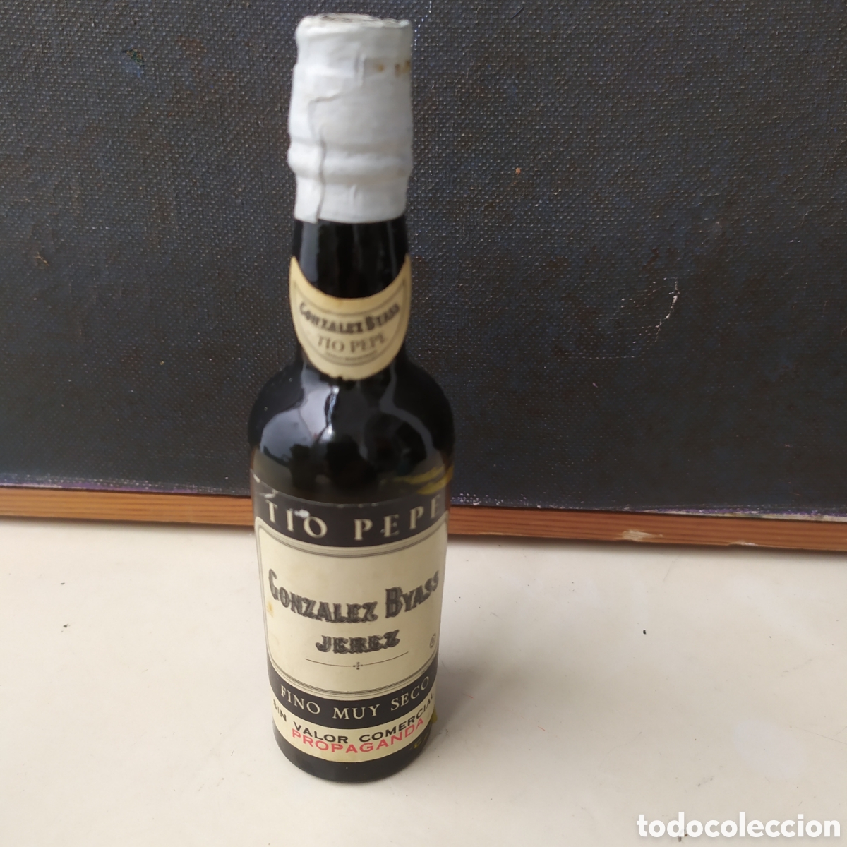 Collection of wines and liquors: Antigua botellita en miniatura, fino T&iacute;o Pepe de bodegas Gonz&aacute;lez Byass