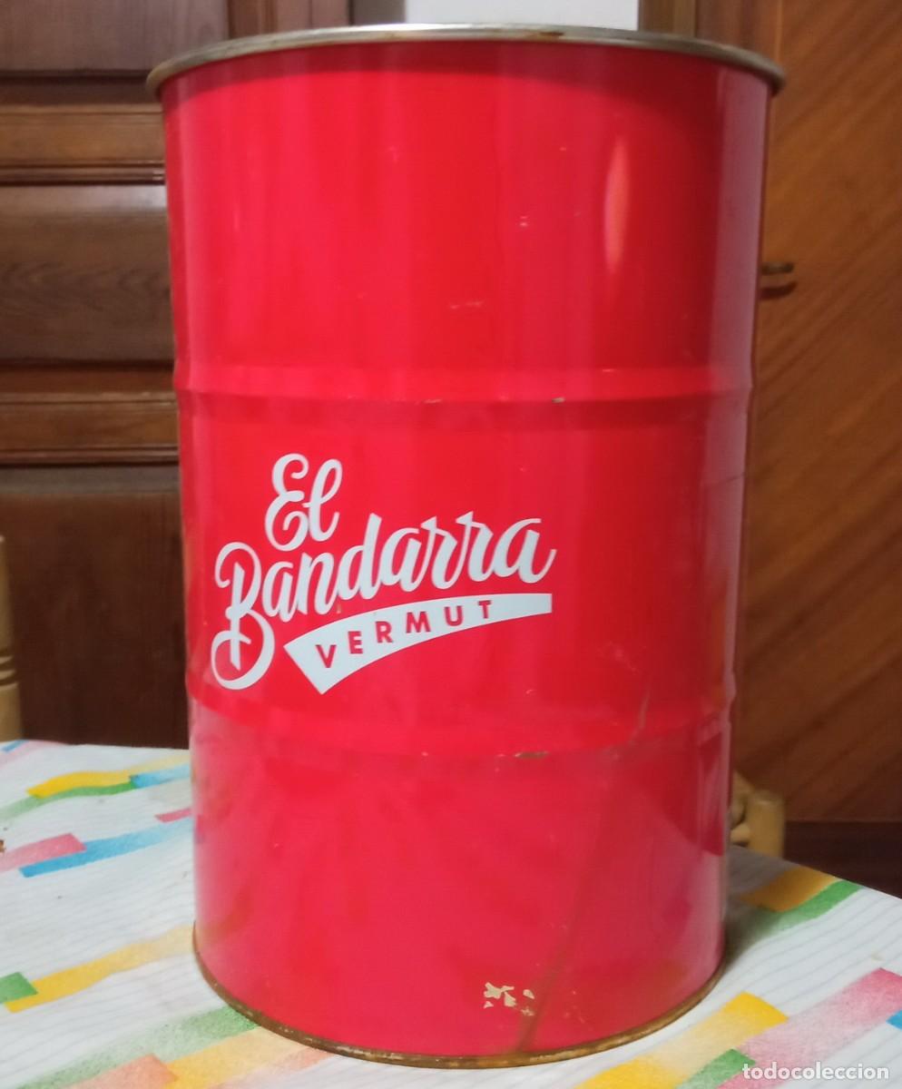 Collection of wines and liquors: Cubo met&aacute;lico vermut El Bandarra