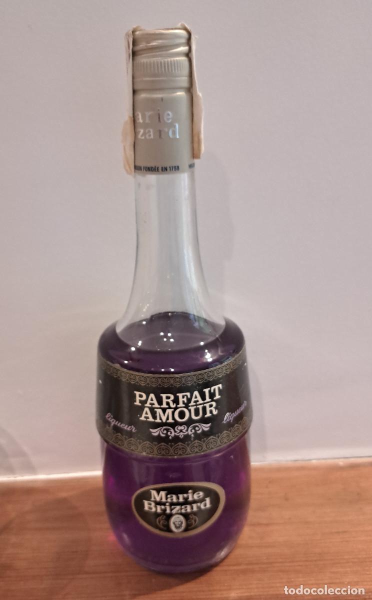 Collection of wines and liquors: PARFAIT AMOUR - MARIE BRIZARD - BOTELLA A&Ntilde;OS 70 - PRECINTADA - PRECINTO CON EL AGUILA