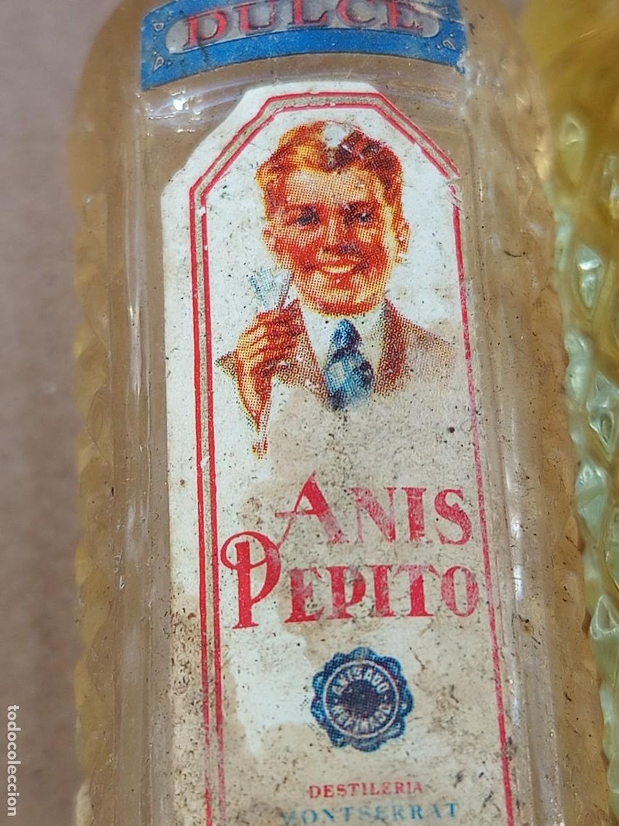 Collection of wines and liquors: botella de colecci&oacute;n de An&iacute;s Pepito Dulce de Destiler&iacute;as Montserrat.