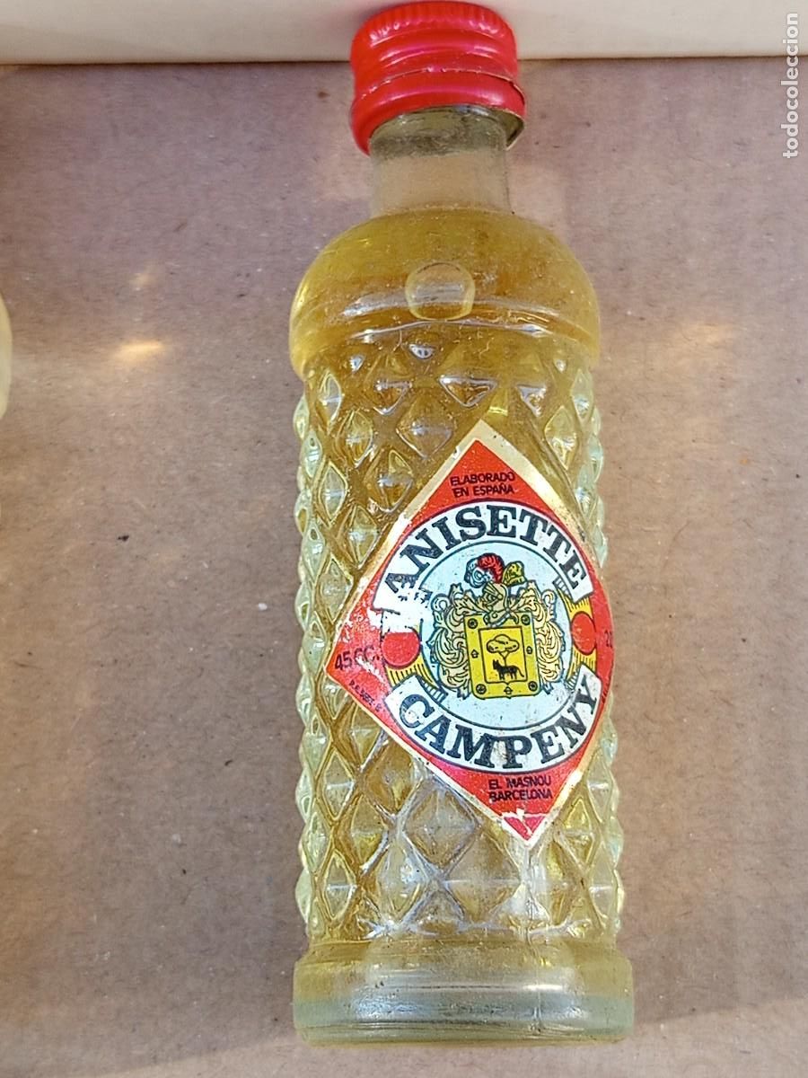 Collection of wines and liquors: botella miniatura de an&iacute;s Campeny (Anisette). Es un licor de an&iacute;s dulce, elaborado por Destiler&iacute;as