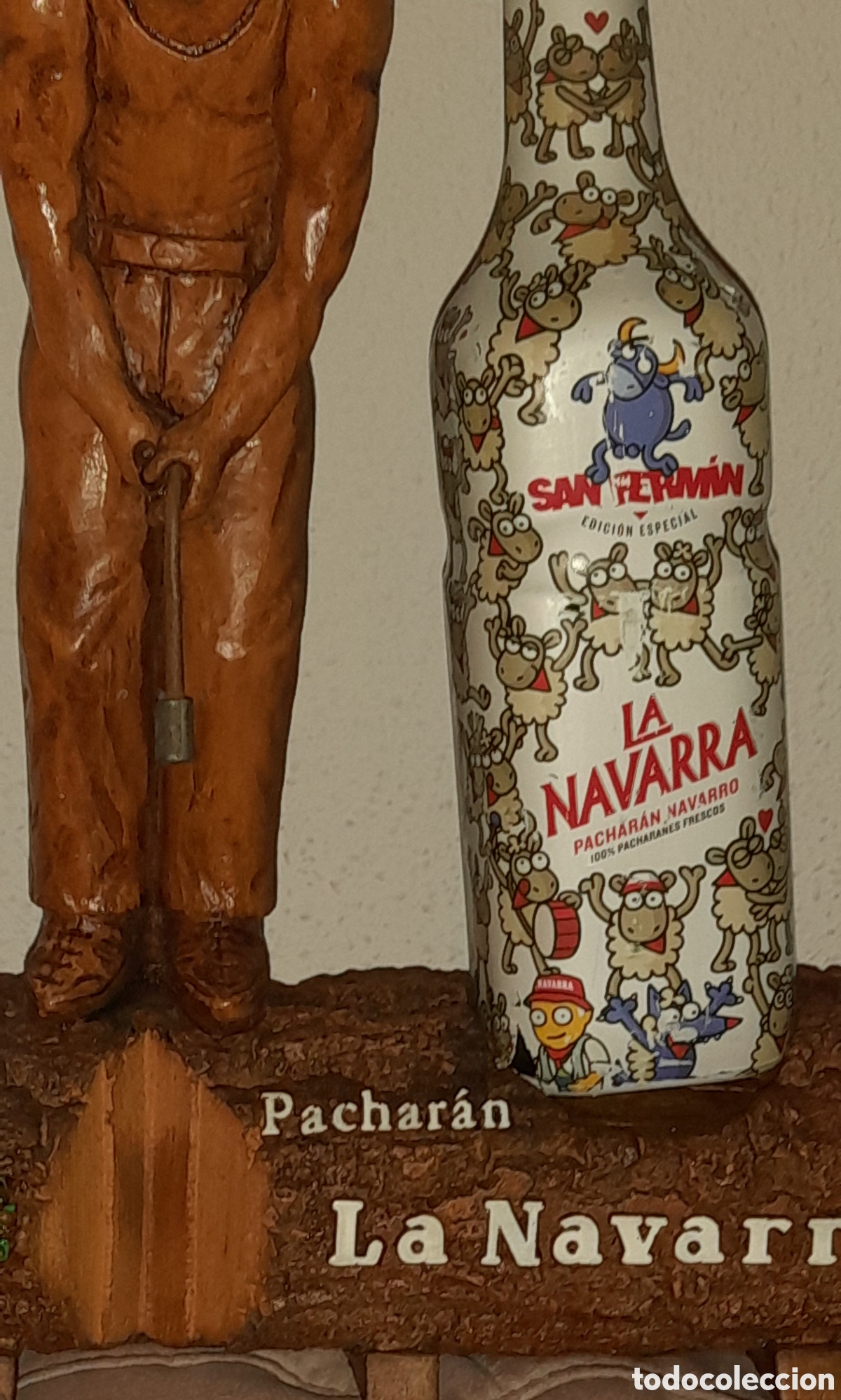 Coleccionismo de vinos y licores: Soporte expositor con botella - Foto 6