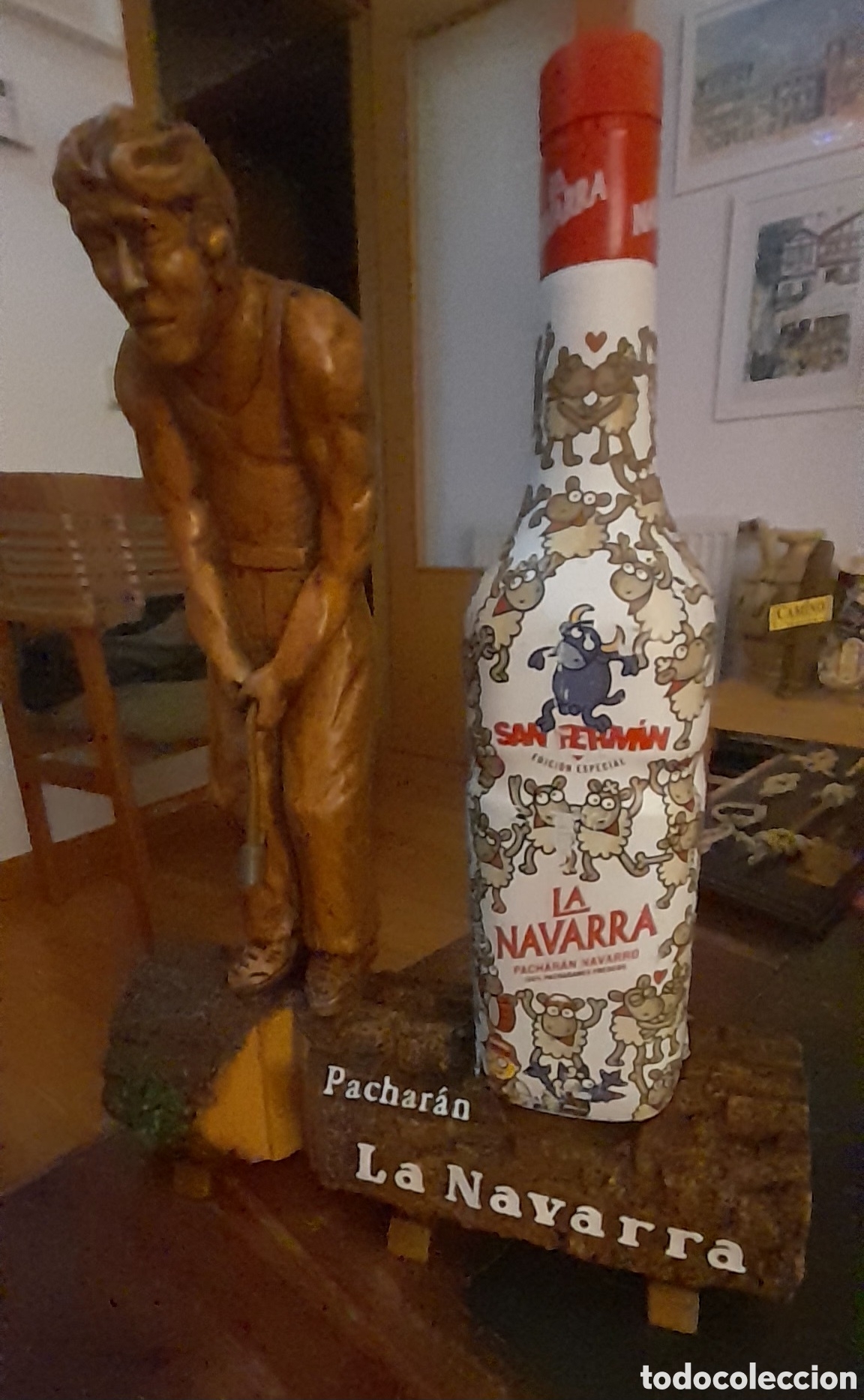 Coleccionismo de vinos y licores: Soporte expositor con botella - Foto 9