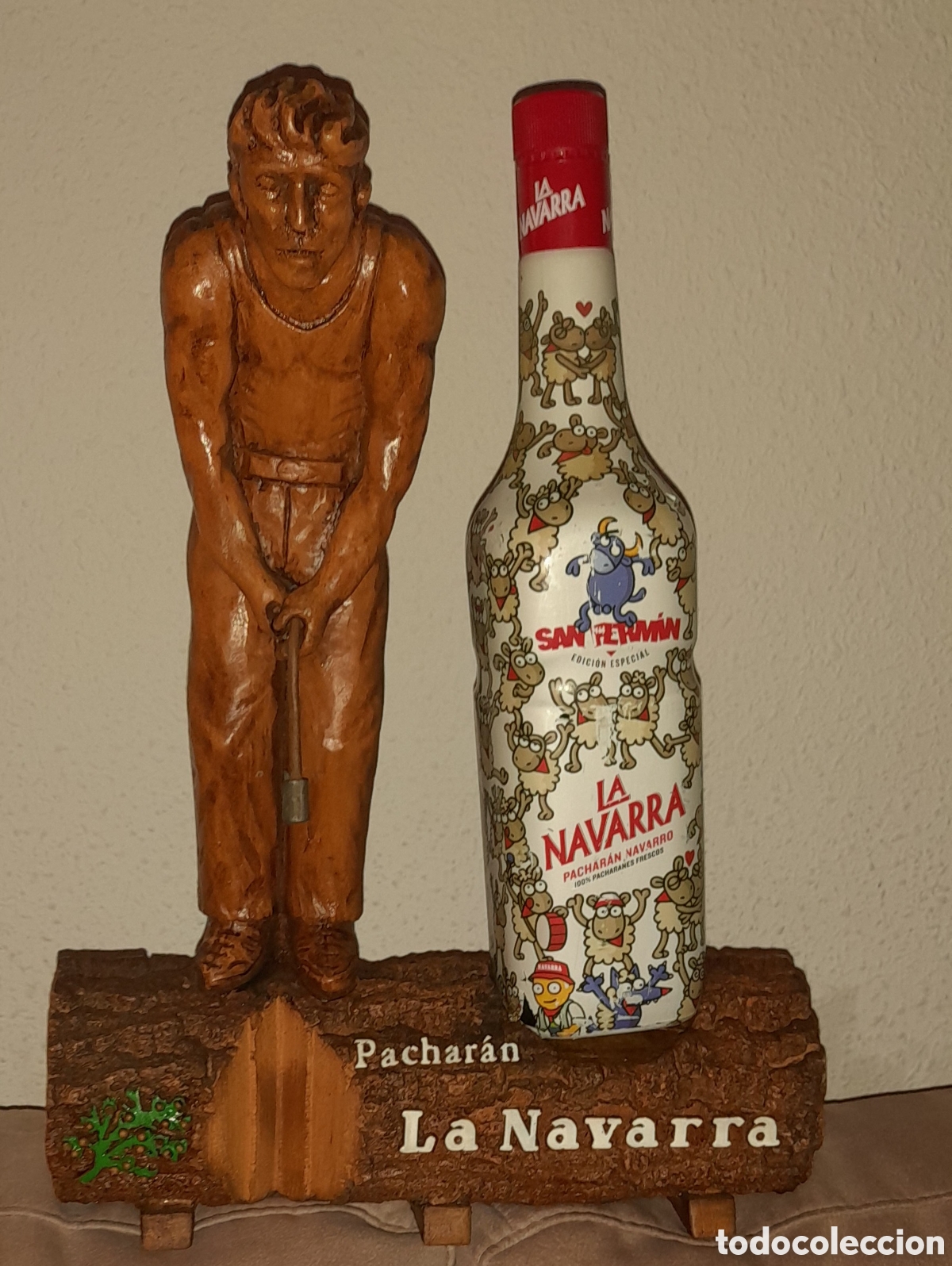 Coleccionismo de vinos y licores: Soporte expositor con botella - Foto 1