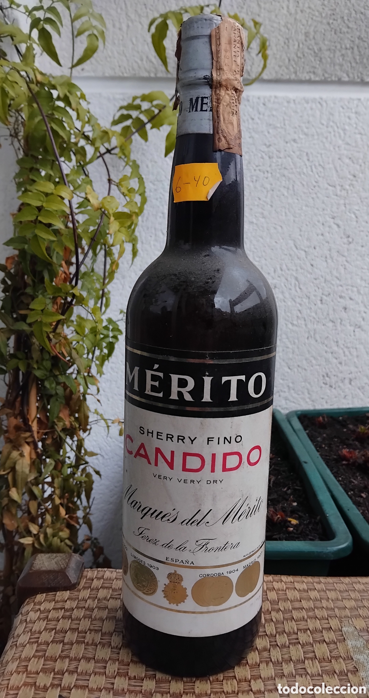 Collection of wines and liquors: Botella fino de Jerez C&aacute;ndido, bodegas Marqu&eacute;s del M&eacute;rito. 70 cl