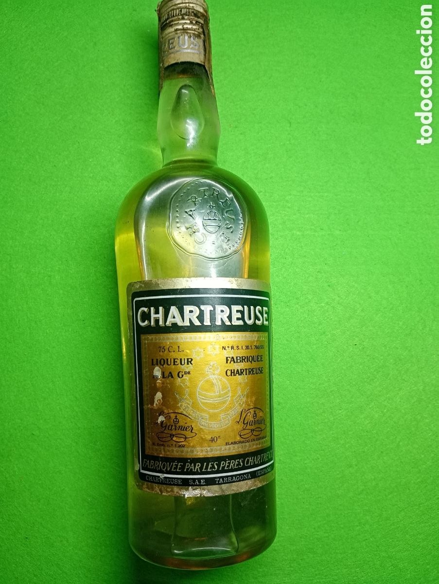 Sammlung von Weinen und Lik&ouml;ren: Chartreus Tarragona con sello de 8 pesetas
