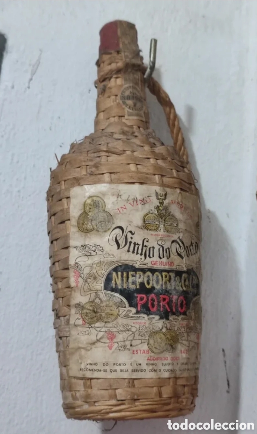 Sammlung von Weinen und Lik&ouml;ren: Botella de vino de oporto Niepoort & Cia. Ltda. A&ntilde;os 60
