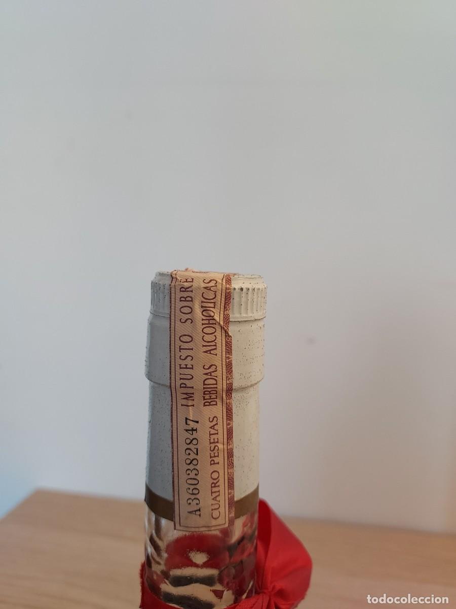 Coleccionismo de vinos y licores: Botella CUSENIER CREME DE CACAO - Foto 3