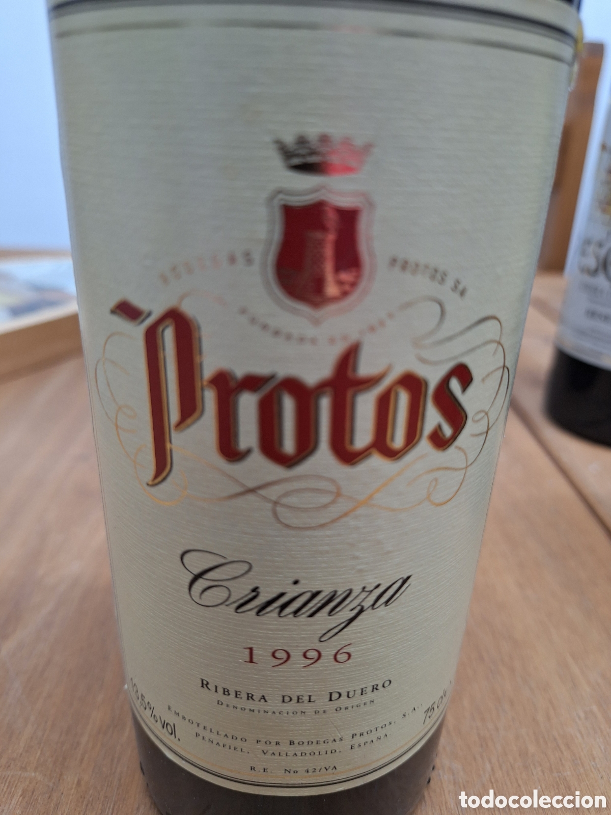 Coleccionismo de vinos y licores: Botella Protos Crianza 1996 - Foto 3