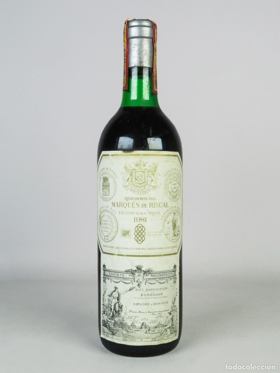Collection of wines and liquors: Botella de vino tinto precintada Herederos Marqu&eacute;s de Riscal crianza Elciego &Aacute;lava Rioja 1981