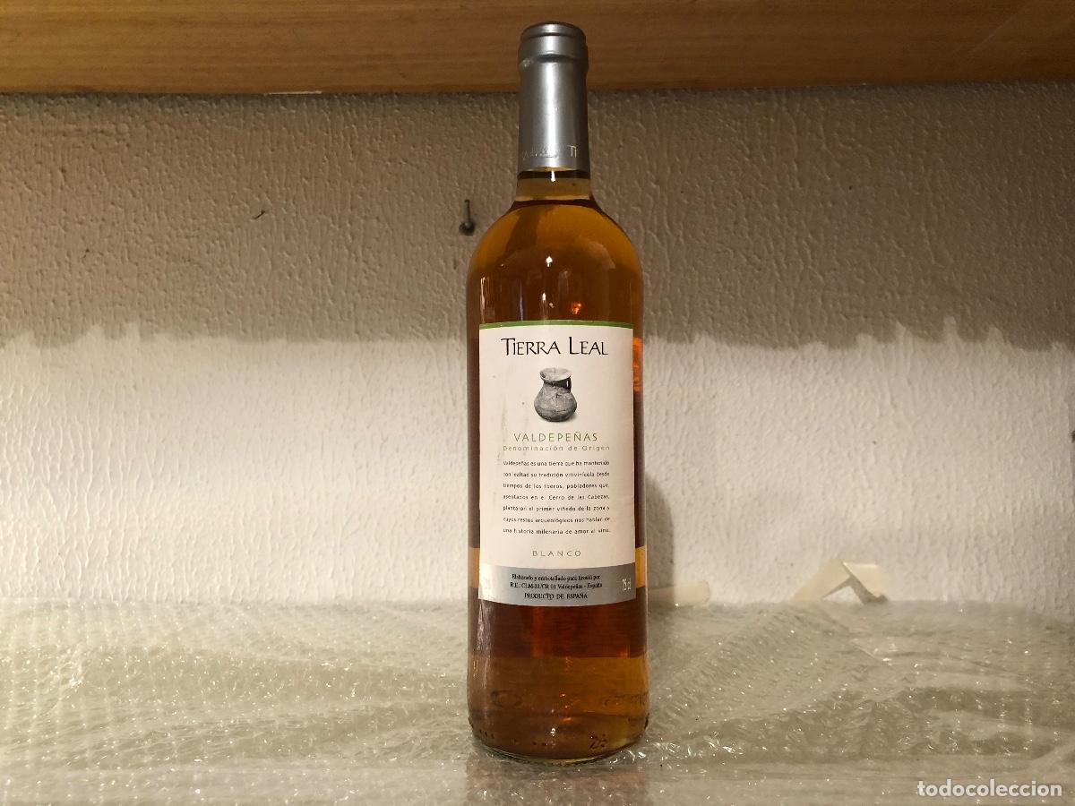 Colecionismo de vinhos e licores: Botella de vino blanco Tierra Leal con Denominación de Origen Valdepeñas. 75 cl.