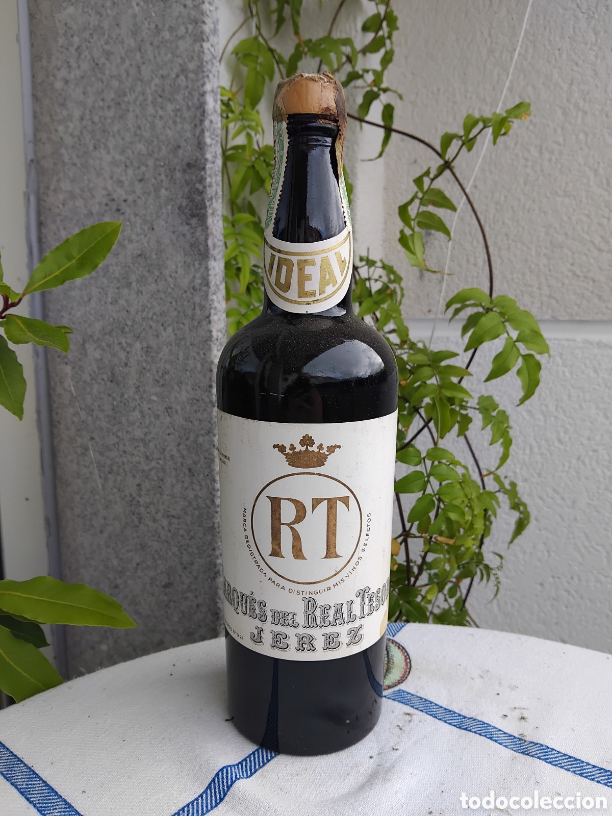 Coleccionismo de vinos y licores: Botella vinobde Jerez IDEAL de Marqu&eacute;s Real Tesoro.