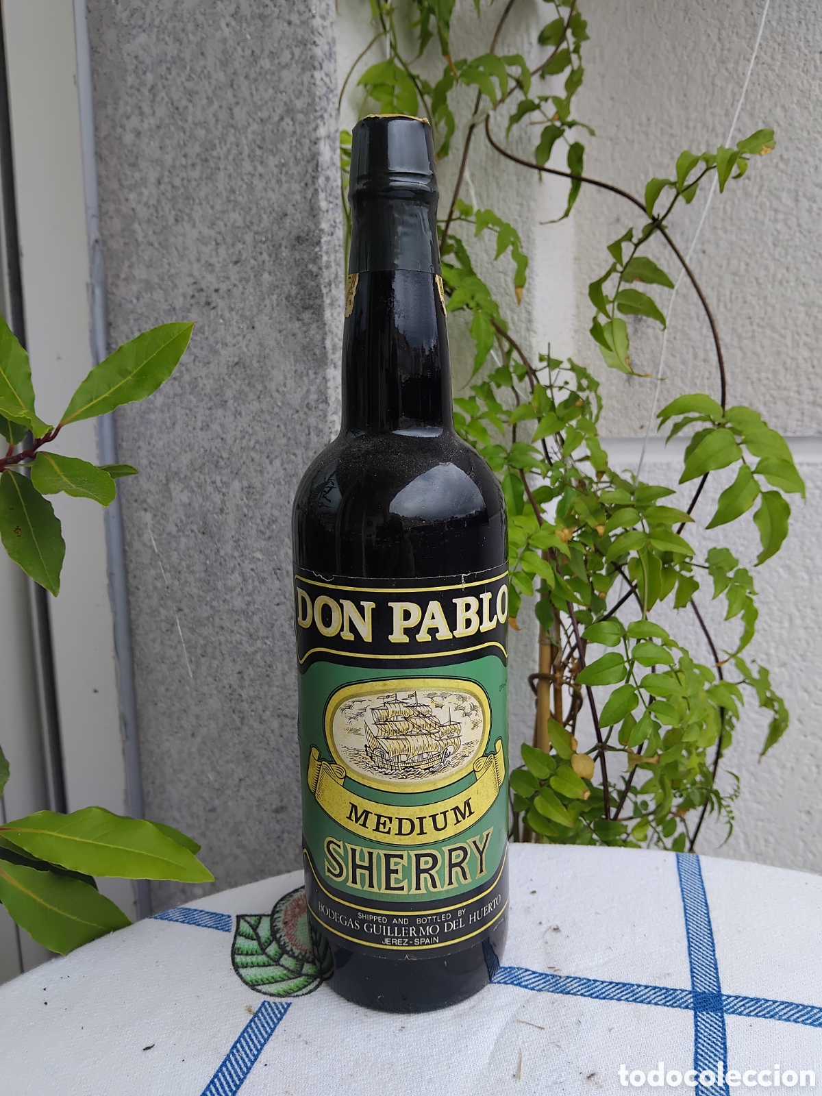 Collection of wines and liquors: Botella vino medium de jerez DONPABLO, bodegas Guillermo del Huerto-Jerez