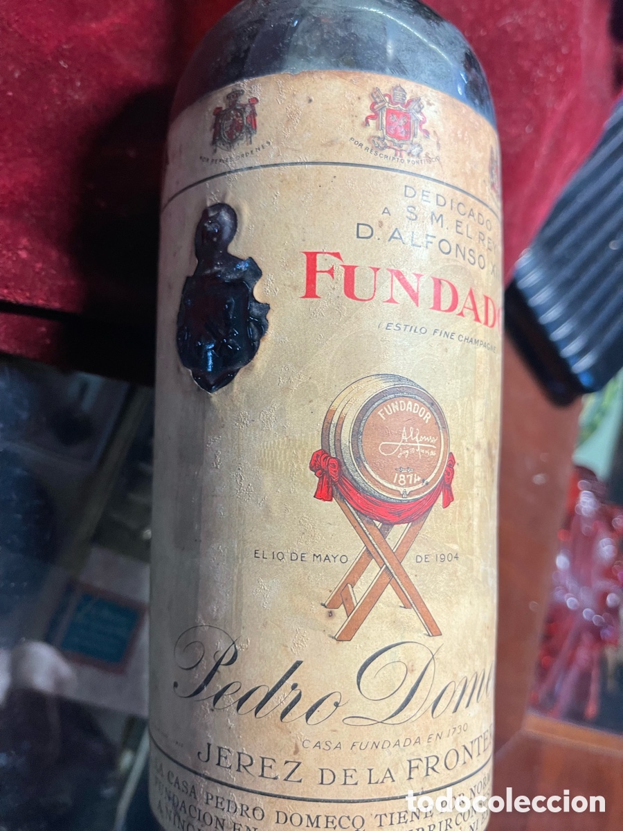 Collection of wines and liquors: Botella rara de co&ntilde;ac