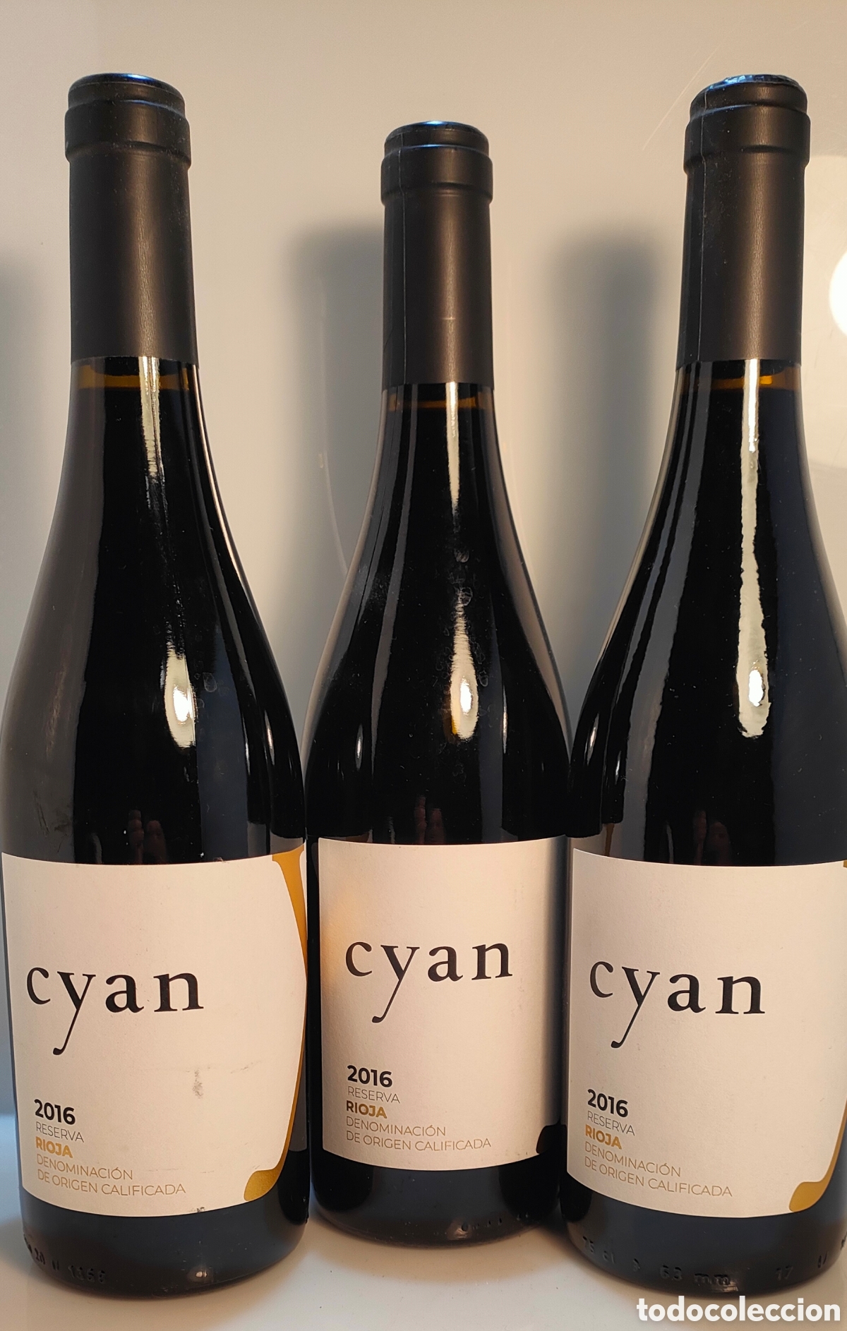 Colecionismo de vinhos e licores: 3 botellas CYAN 2016 Reserva Bodegas y Vi&ntilde;edos Carlos Moro Rioja.