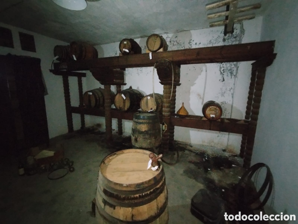 Collection of wines and liquors: Barricas Jerez (botas)y barricas vino. 50 a&ntilde;os