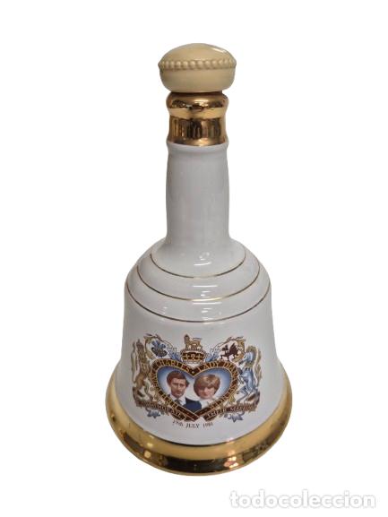 Coleccionismo de vinos y licores: Bell&acute;s Scotch Whisky - Botella Conmemorativa Boda Lady Diana y Carlos de Inglaterra - A&ntilde;o 1981