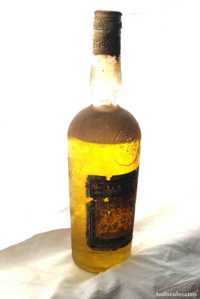 Coleccionismo de vinos y licores: Botella CHARTREUSE amarillo 1969. - Foto 1