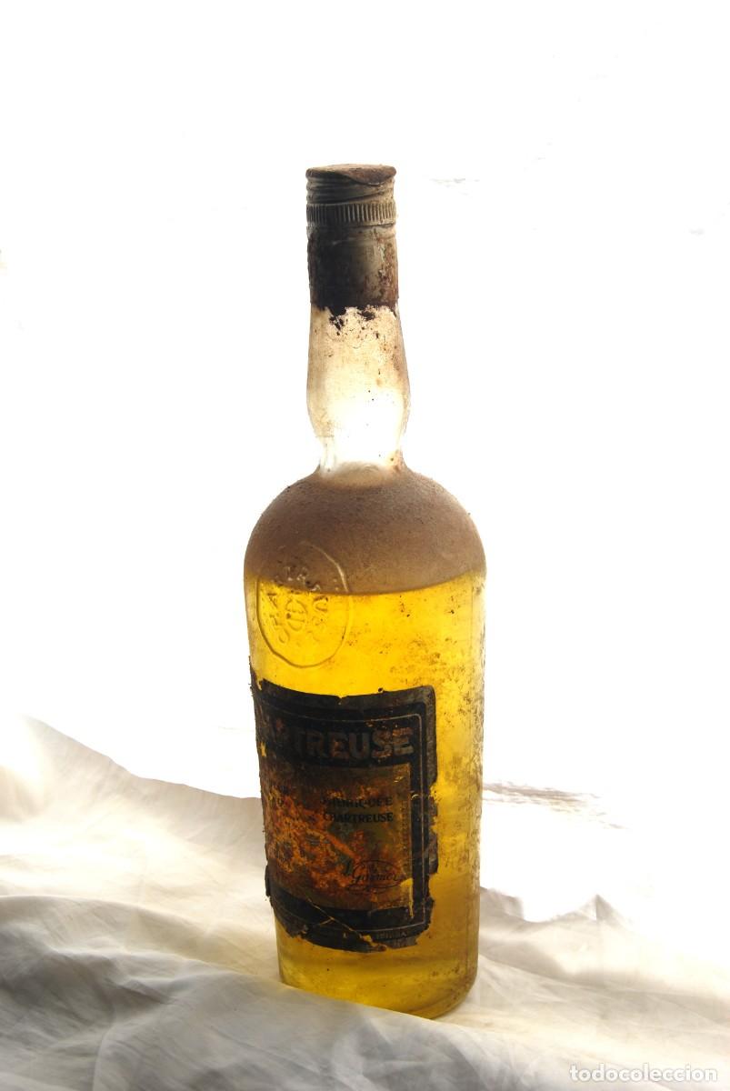 Coleccionismo de vinos y licores: Botella CHARTREUSE amarillo 1969. - Foto 2