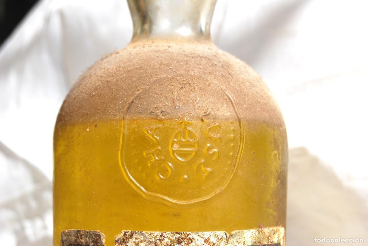 Coleccionismo de vinos y licores: Botella CHARTREUSE amarillo 1969. - Foto 9