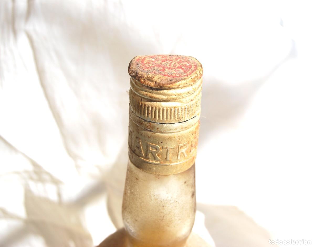 Coleccionismo de vinos y licores: Botella CHARTREUSE amarillo 1969. - Foto 16