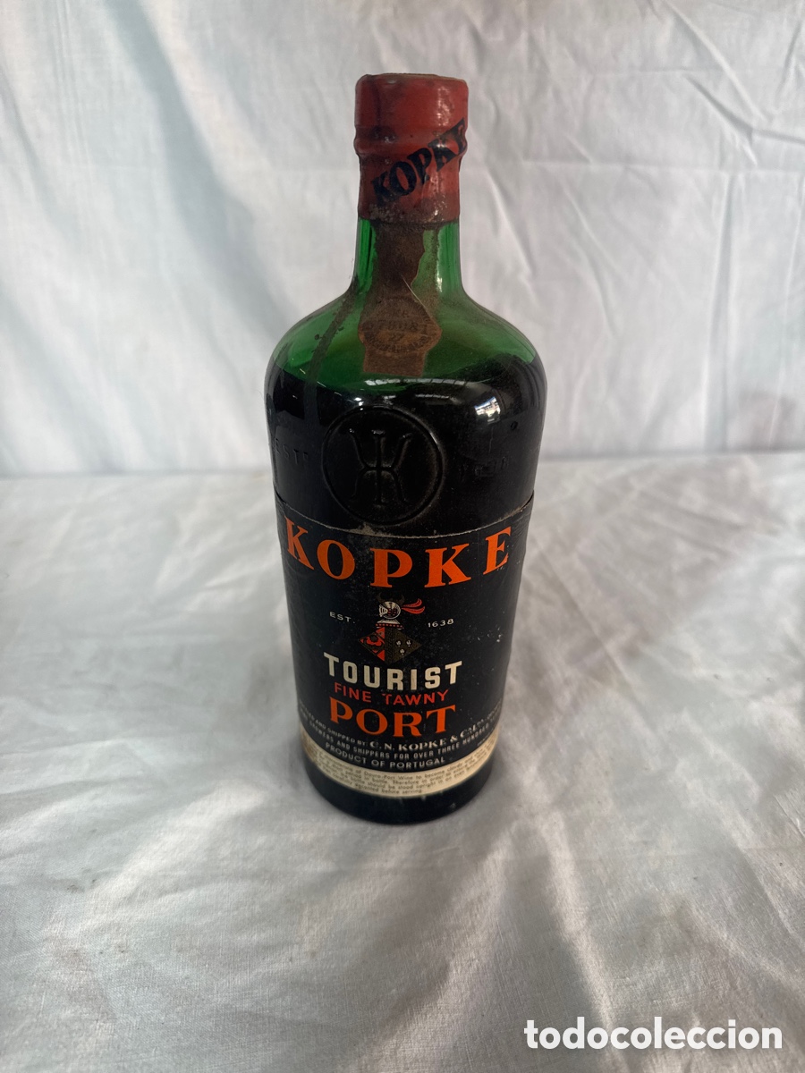 Collection of wines and liquors: Botella de vino de Oporto Kopke