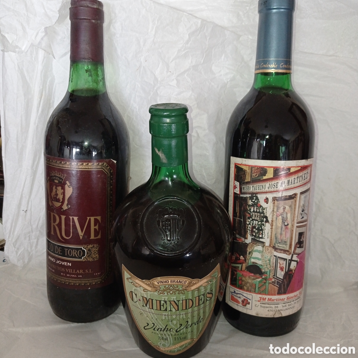 Sammlung von Weinen und Lik&ouml;ren: TRES BOTELLAS ANTIGUAS VINO COLECCION O ADORNO
