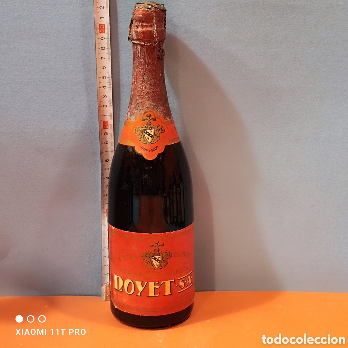 Coleccionismo de vinos y licores: Botella de champ&aacute;n Noyet extra semi dulce.