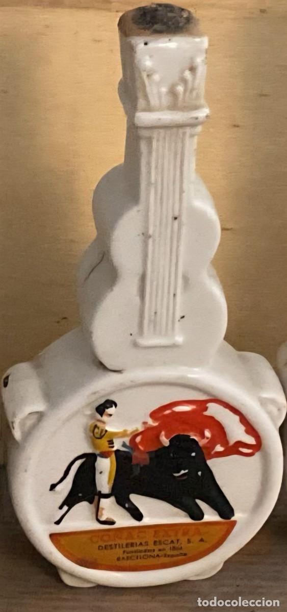 Coleccionismo de vinos y licores: Co&ntilde;ac extra Escat guitarra