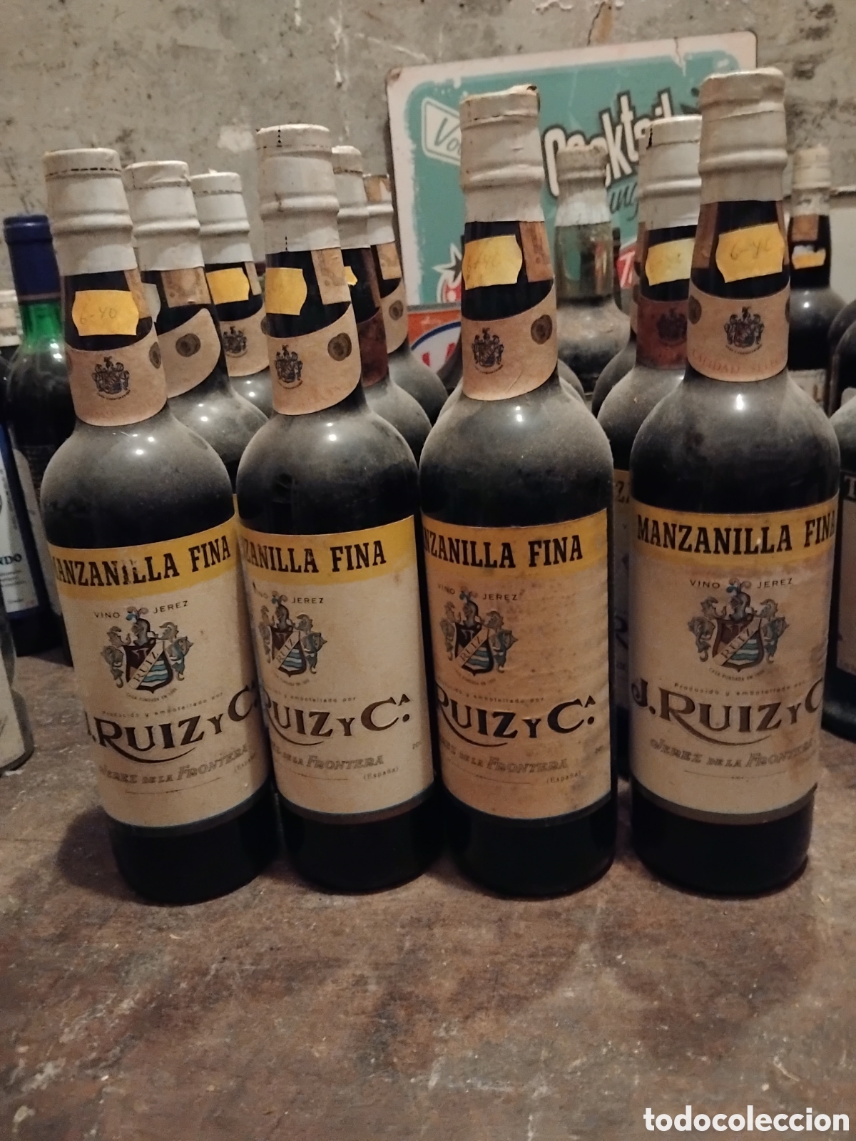 Coleccionismo de vinos y licores: Lote de botellas de manzanilla fina J. RUIZ y Cia. de Jerez 70 cl. A&ntilde;os 70